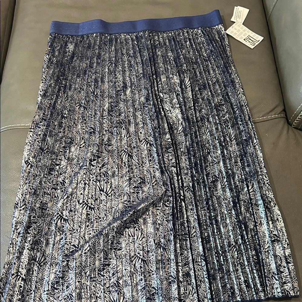 LulaRoe Elegant Blue Pleated Skirt. NWT. Size 3XL - Picture 6 of 6